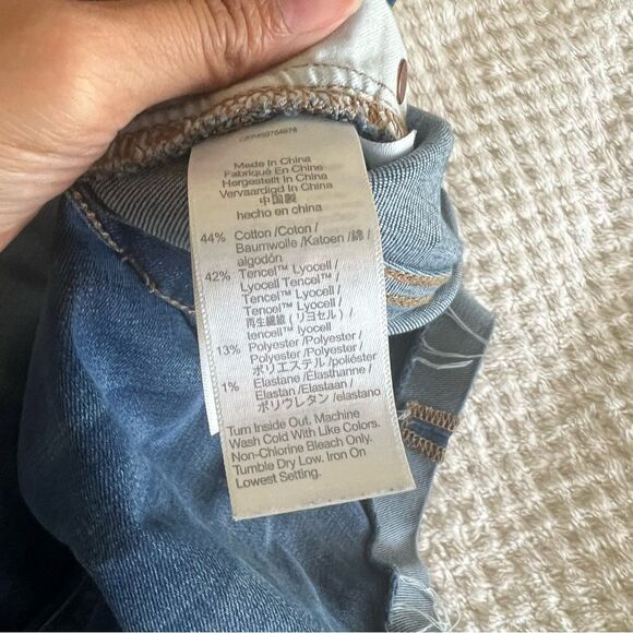 High-Rise Denim Shorts in Danny Wash: TENCEL™ Denim Edition 32 - Picture 8 of 10